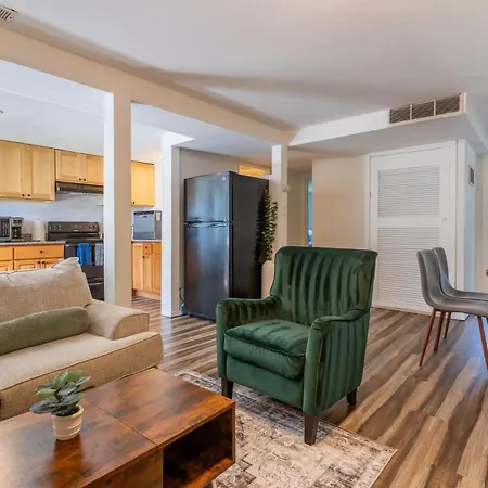 Entire Apt In South Seattle Workspace And Yard